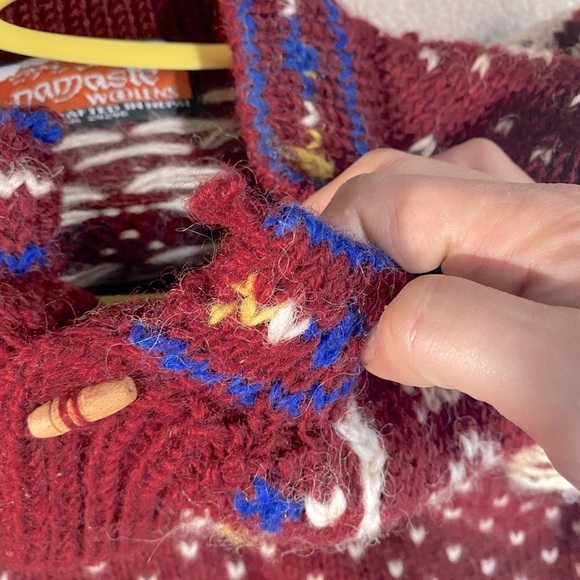 Namaste Woolens Hand Crafted In Nepal Red White Jacquard Knit Sweater L - Picture 6 of 12
